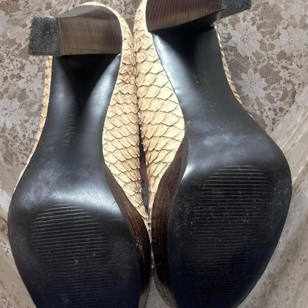 Calvin Klein Women's Tan and Brown Courts